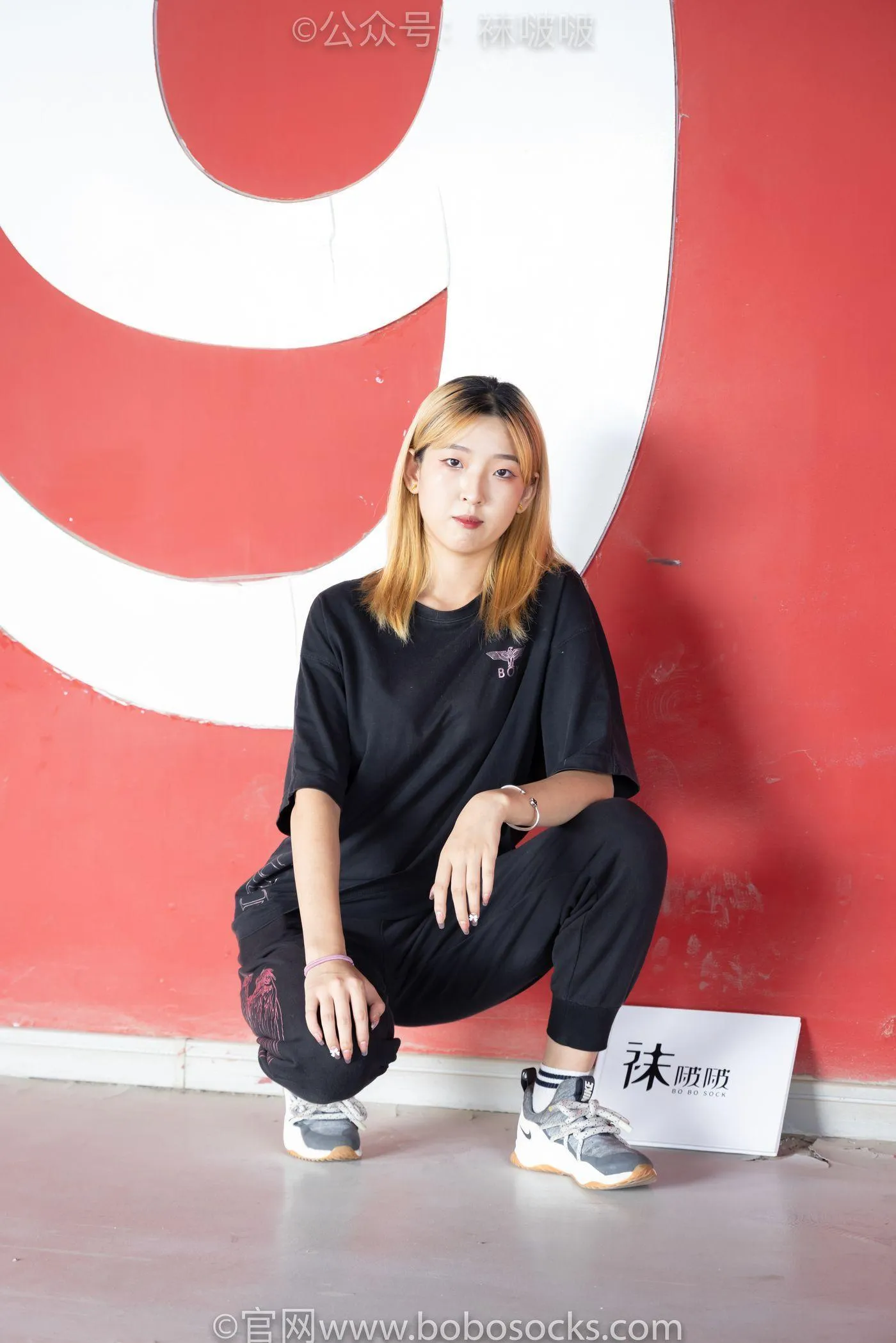 [BoBoSocks袜啵啵]NO.018 木木-运动鞋、白棉袜、裸足 [136P]插图9